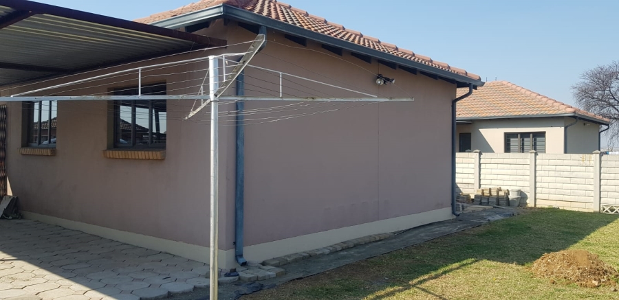 To Let 3 Bedroom Property for Rent in Waterval East North West